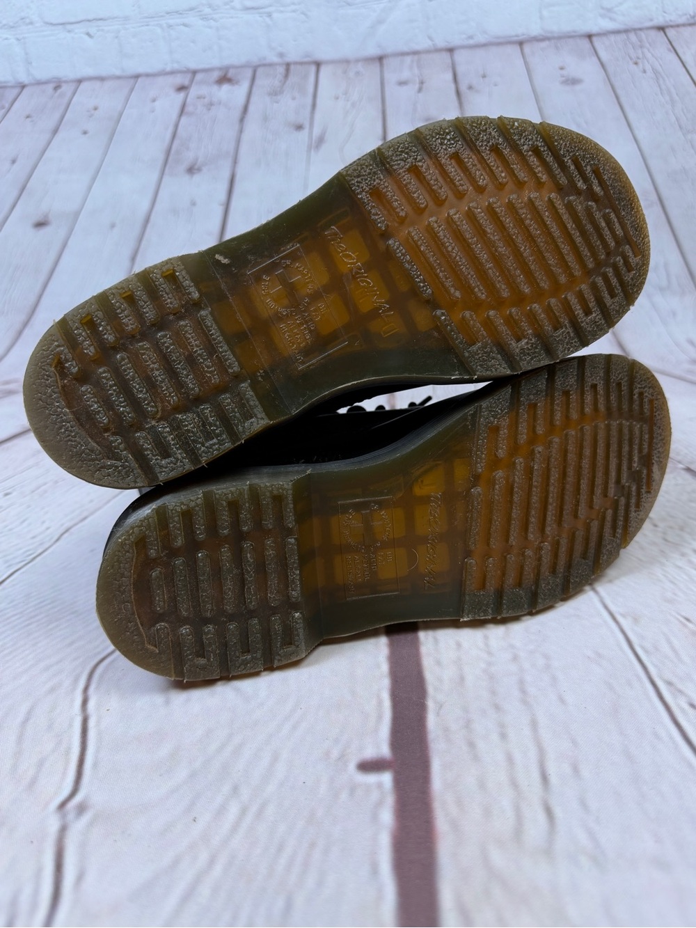 DR. MARTENS 11821 Air Wair black leather combat boots with yellow stitching sz 6 - Picture 11 of 12